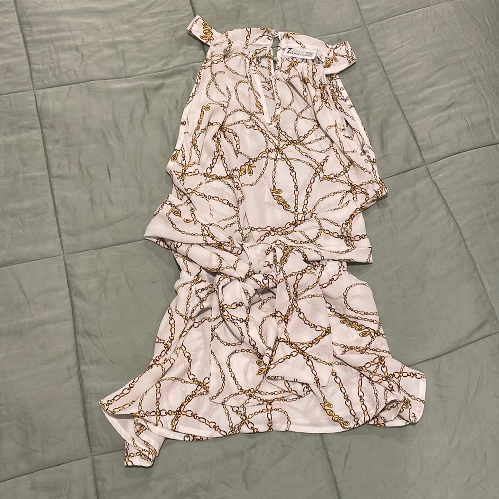 Tie in front chain printed blouse